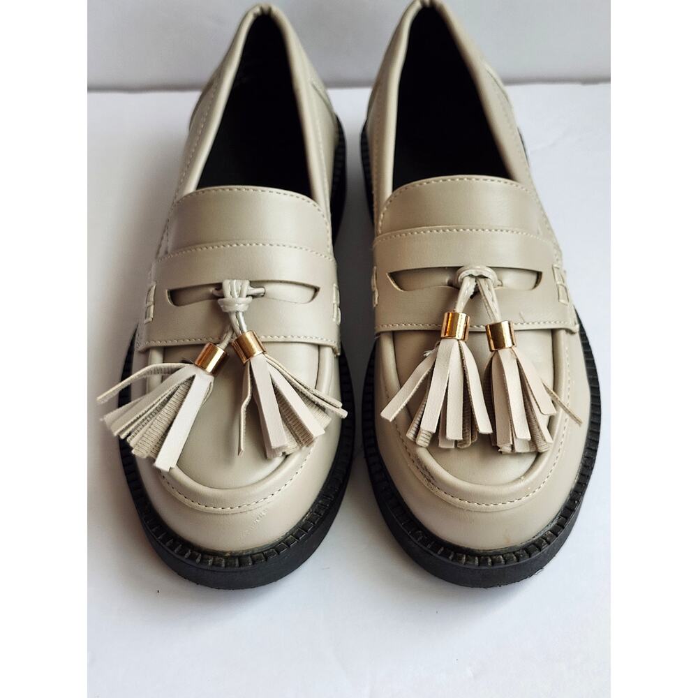 JF Georgia Tassel Slip On Loafer Preppy Casual Academia Size 4 S0021